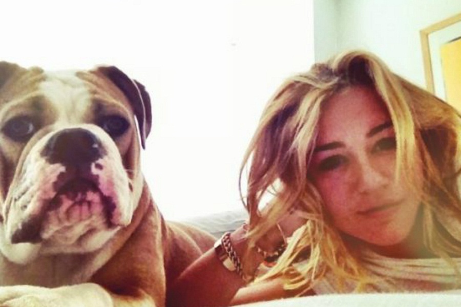 Cute selfie with Miley Cyrus and her bulldog